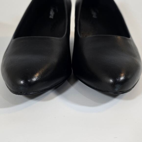 L Trotters Kari Pump Size 8.5W Women's Black 2" Block Heel Leather Round Toe - Picture 2 of 9